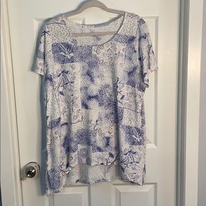 Pretty light blue and white shirt sleeve shirt